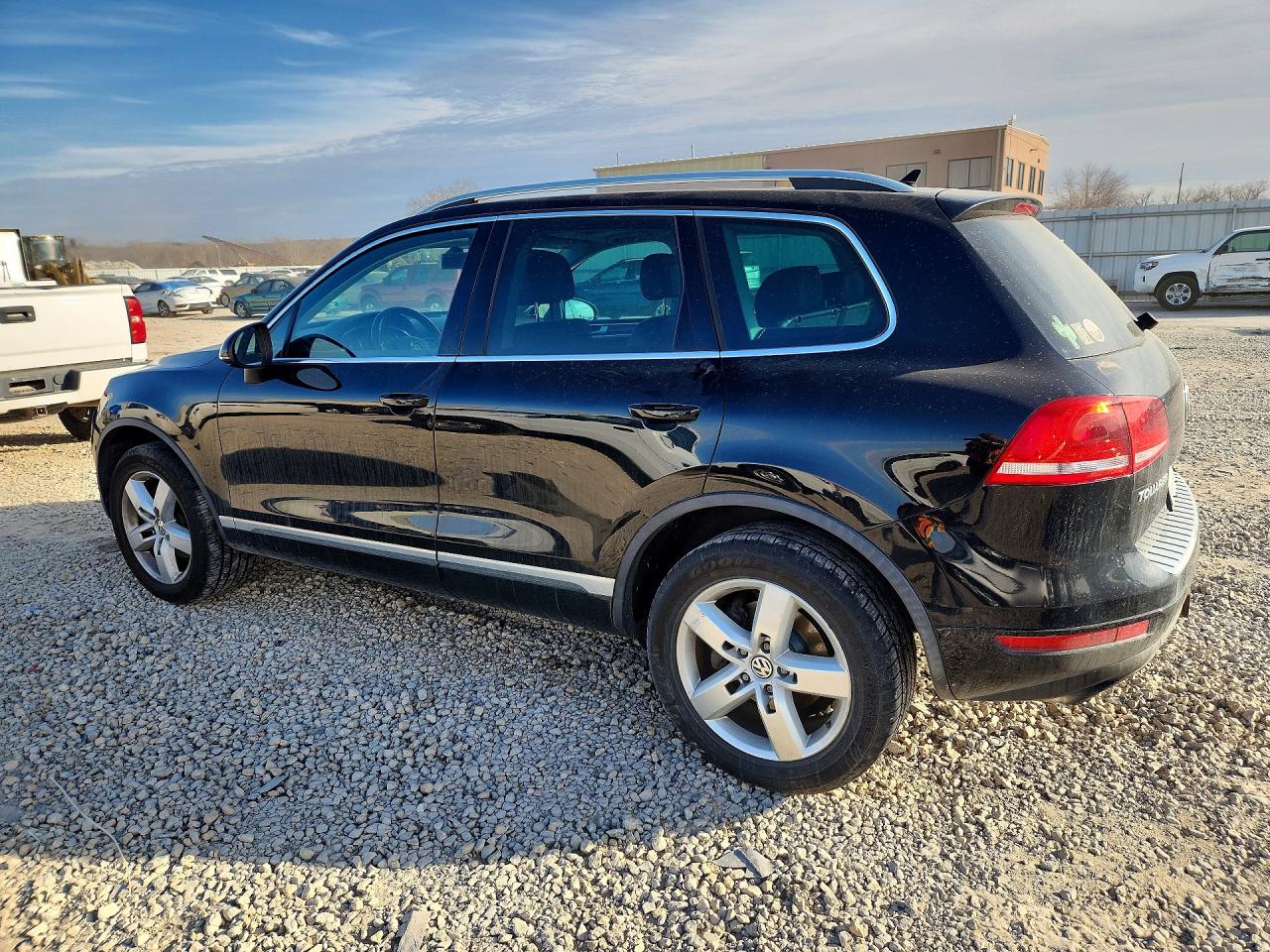 2014 VOLKSWAGEN TOUAREG V6 photo 2