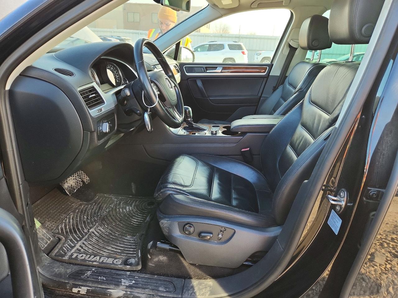 2014 VOLKSWAGEN TOUAREG V6 photo 7