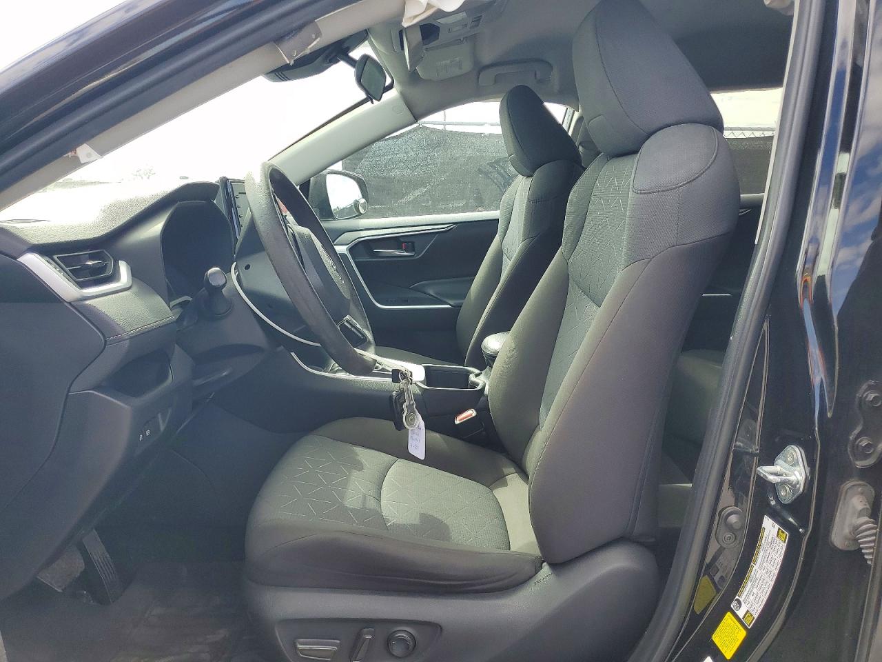 2022 TOYOTA RAV4 XLE photo 19