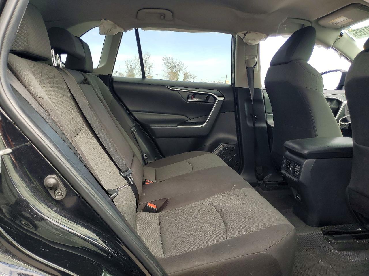 2022 TOYOTA RAV4 XLE photo 31