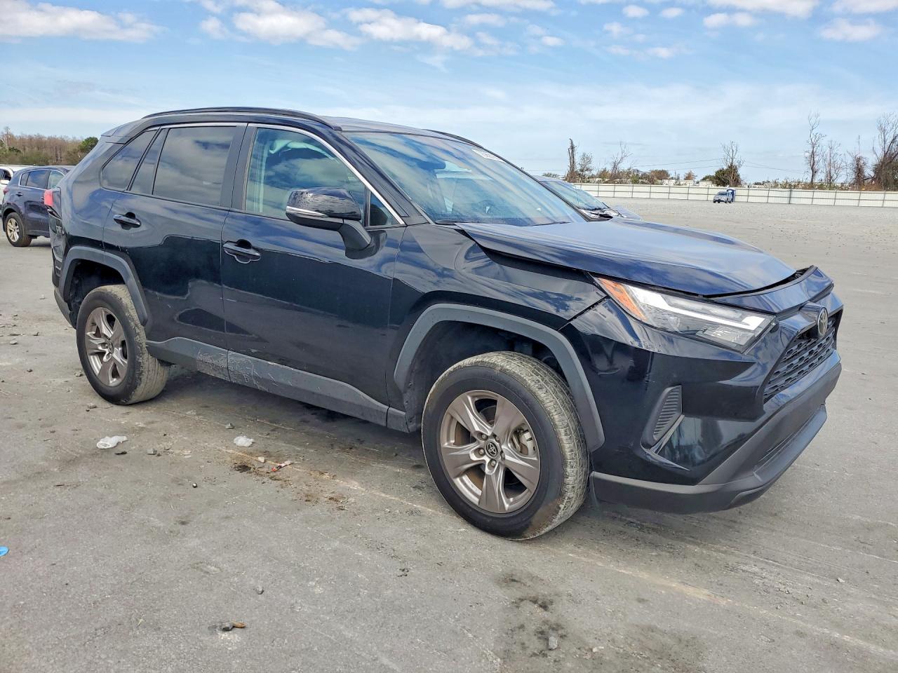2022 TOYOTA RAV4 XLE photo 10