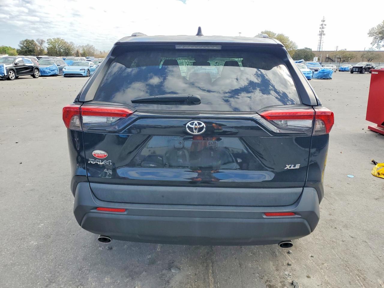 2022 TOYOTA RAV4 XLE photo 16