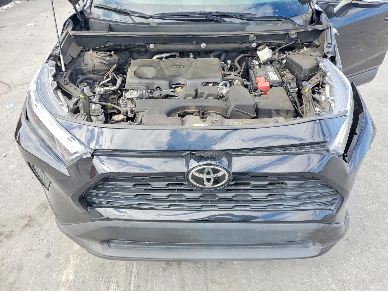 2022 TOYOTA RAV4 XLE photo 34