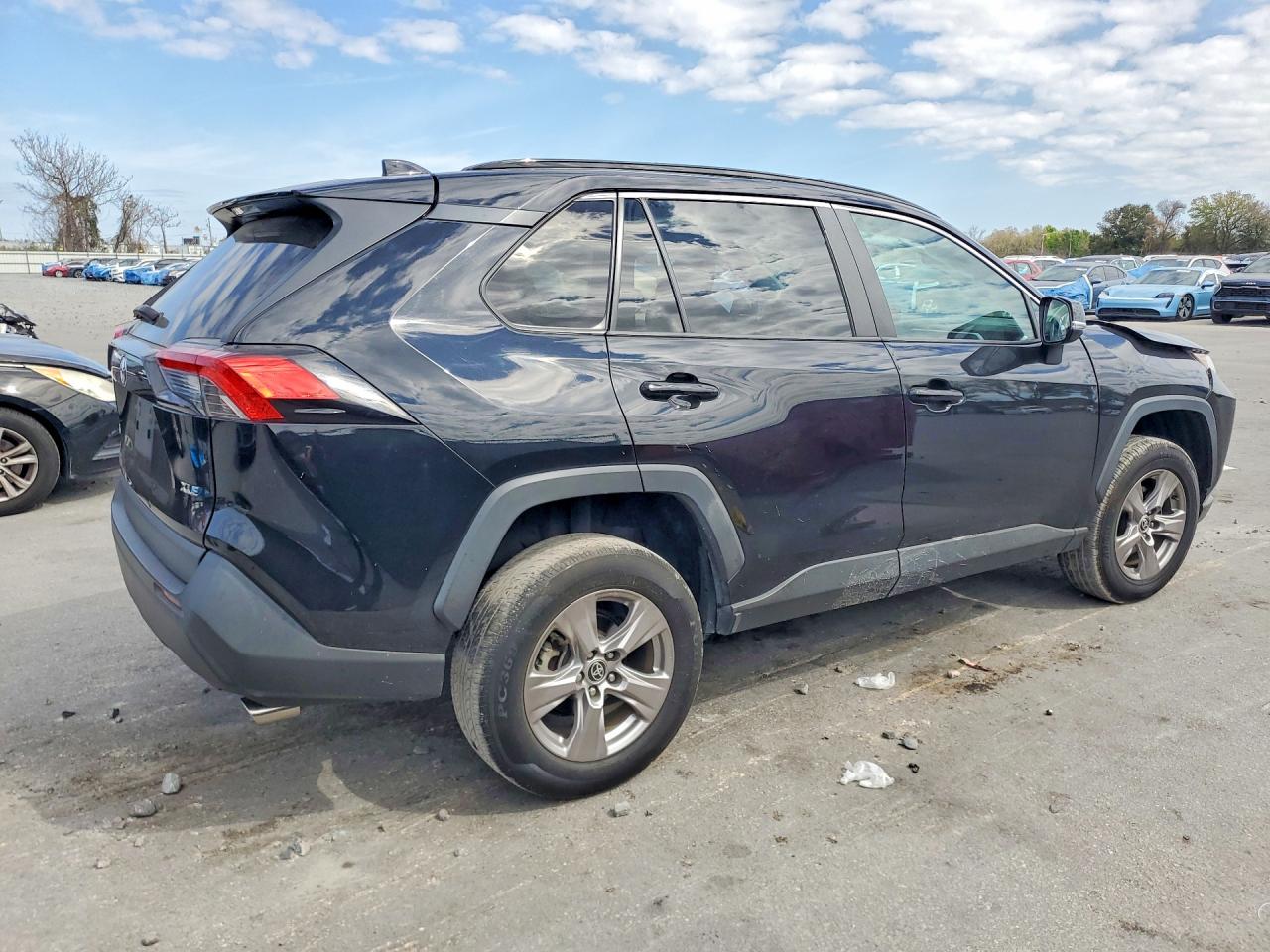 2022 TOYOTA RAV4 XLE photo 7
