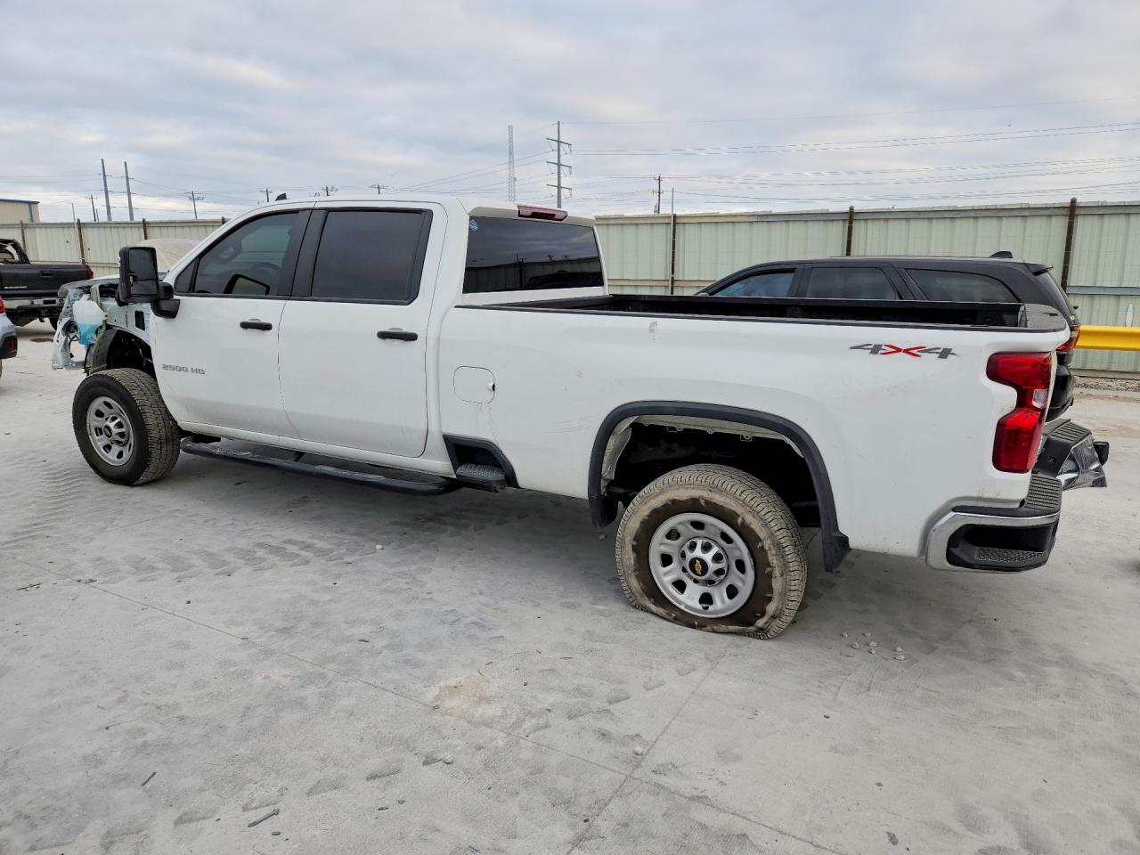 2025 CHEVROLET SILVERADO K2500 HEAVY DUTY photo 2