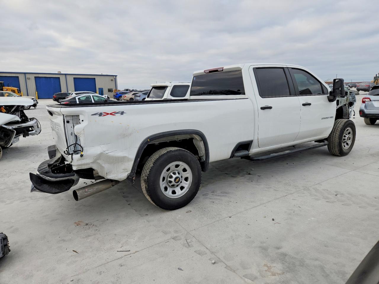 2025 CHEVROLET SILVERADO K2500 HEAVY DUTY photo 3