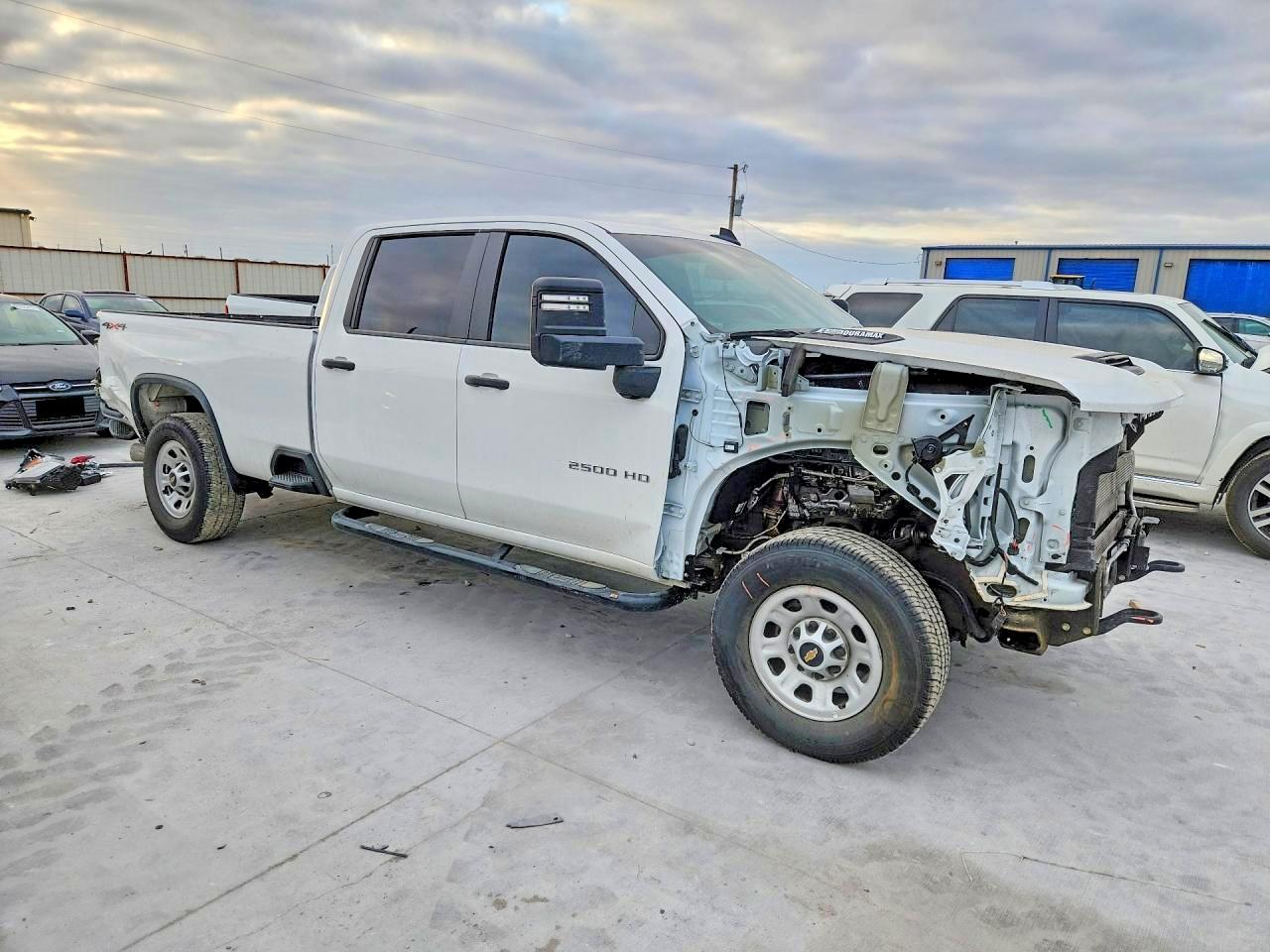 2025 CHEVROLET SILVERADO K2500 HEAVY DUTY photo 4
