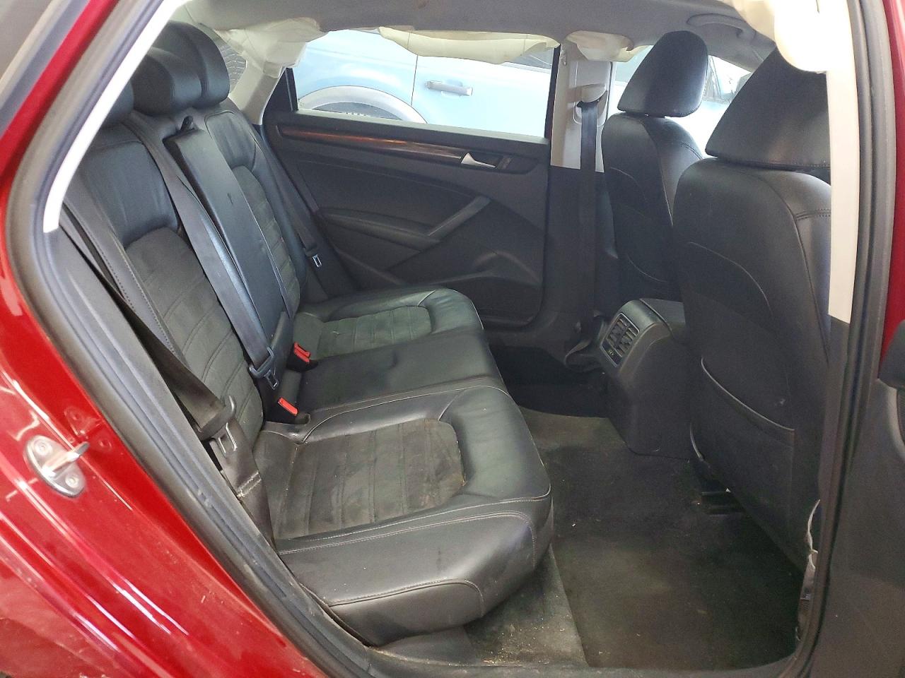 2015 VOLKSWAGEN PASSAT SEL photo 10