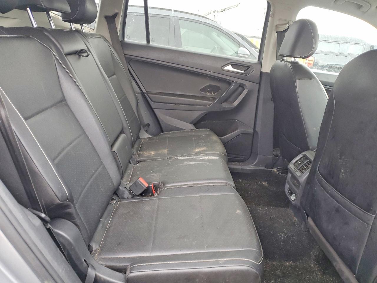2021 VOLKSWAGEN TIGUAN SE photo 31