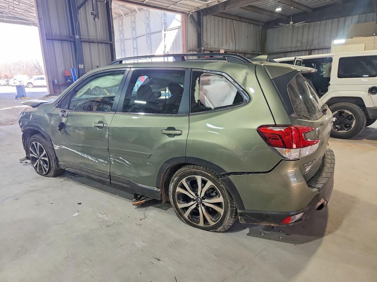 2019 SUBARU FORESTER LIMITED photo 2