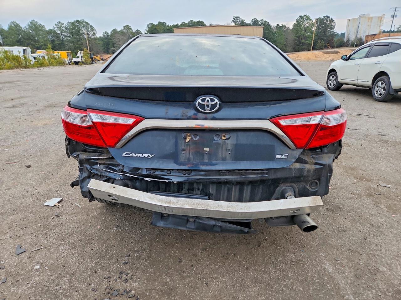 2017 TOYOTA CAMRY SE photo 11