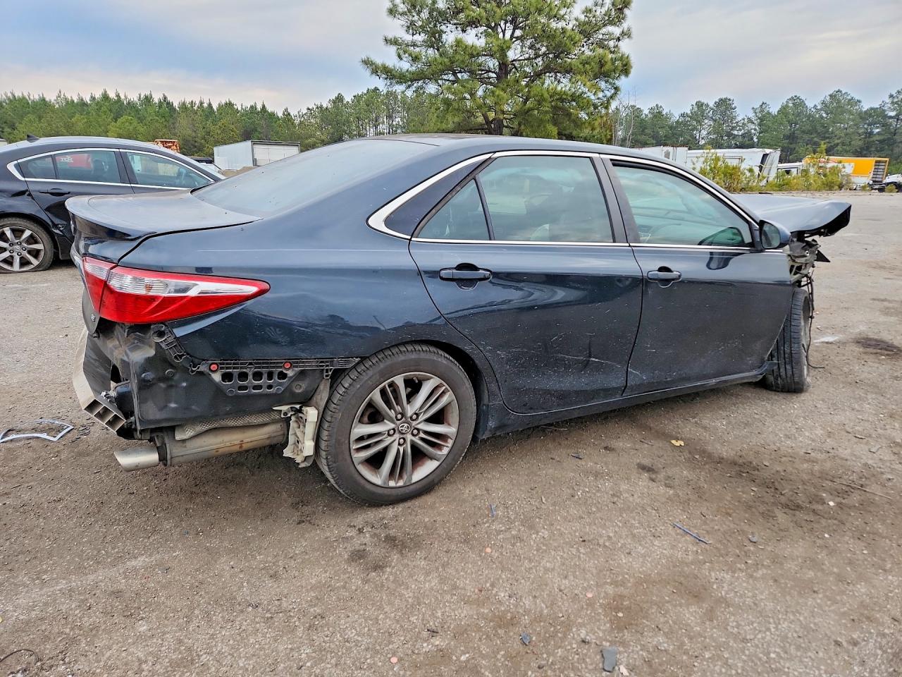 2017 TOYOTA CAMRY SE photo 5