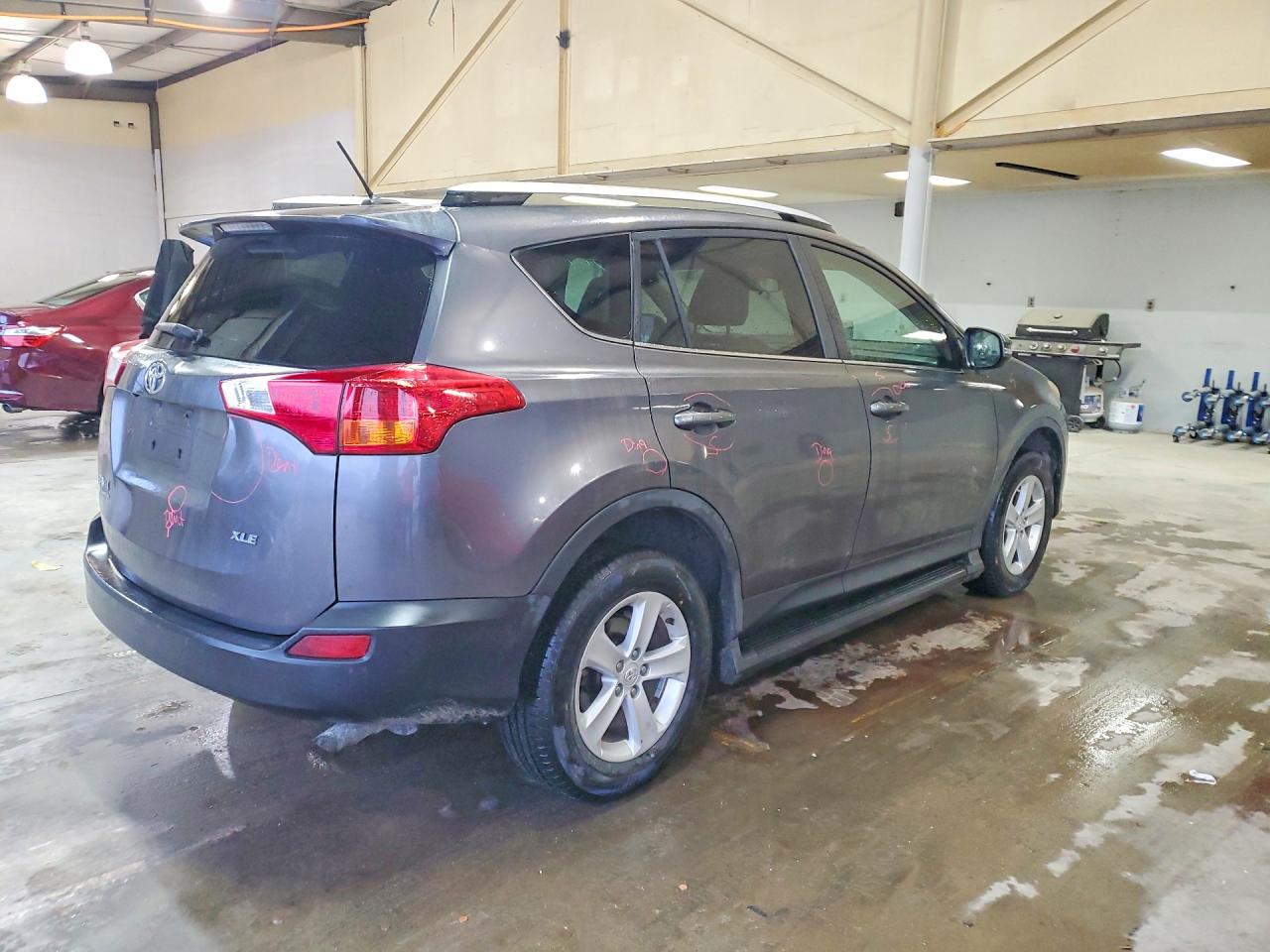 2014 TOYOTA RAV4 XLE photo 3