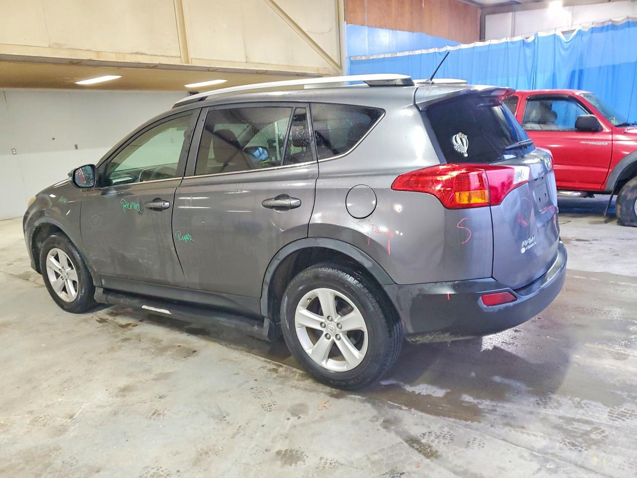 2014 TOYOTA RAV4 XLE photo 2