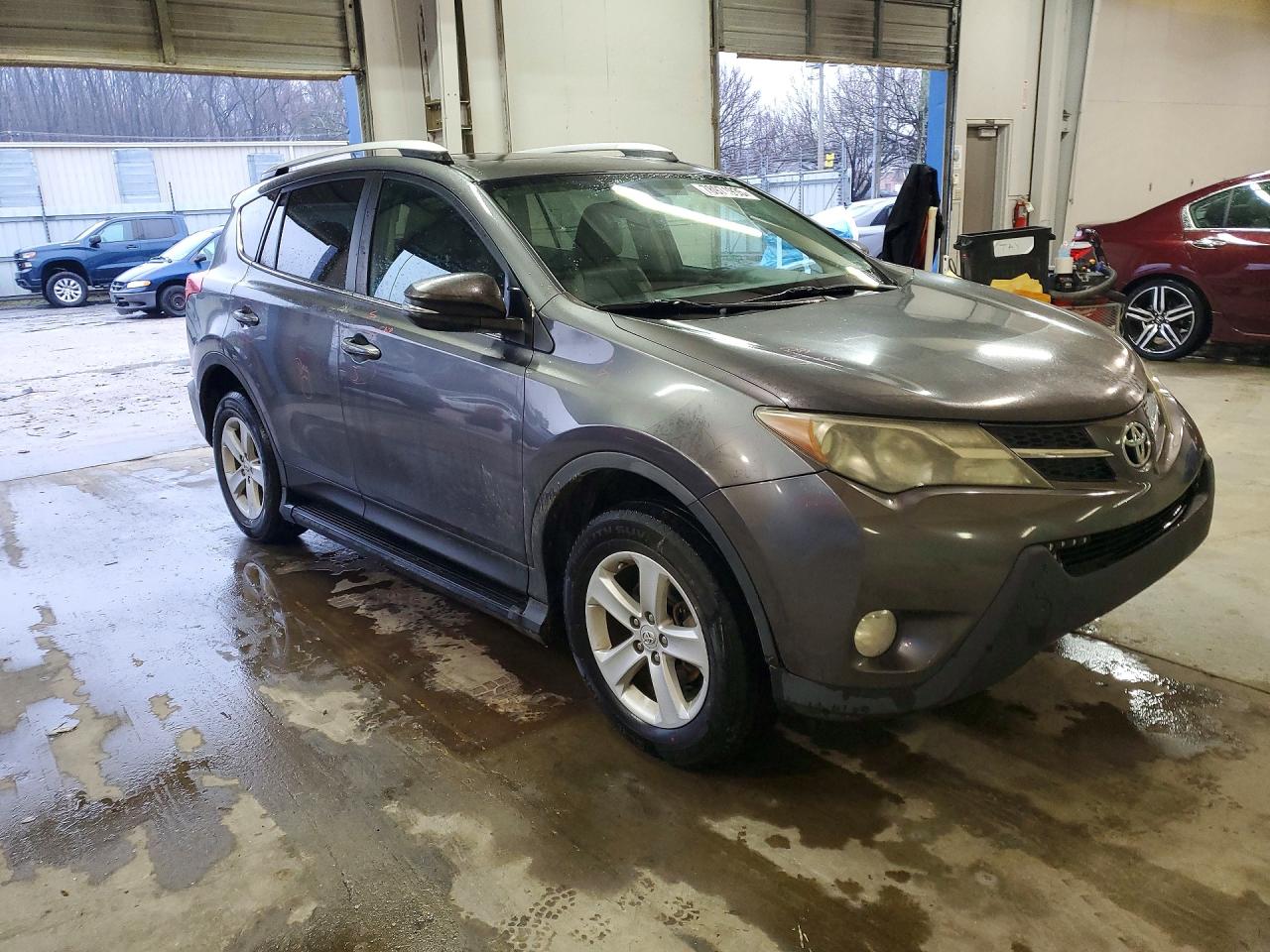 2014 TOYOTA RAV4 XLE photo 4