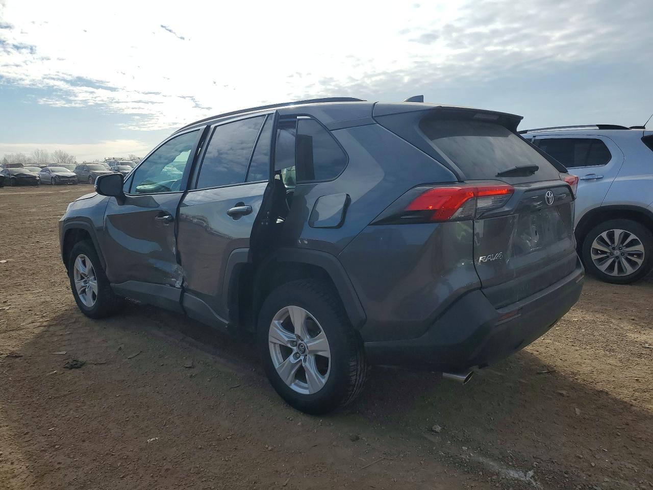 2021 TOYOTA RAV4 XLE photo 2
