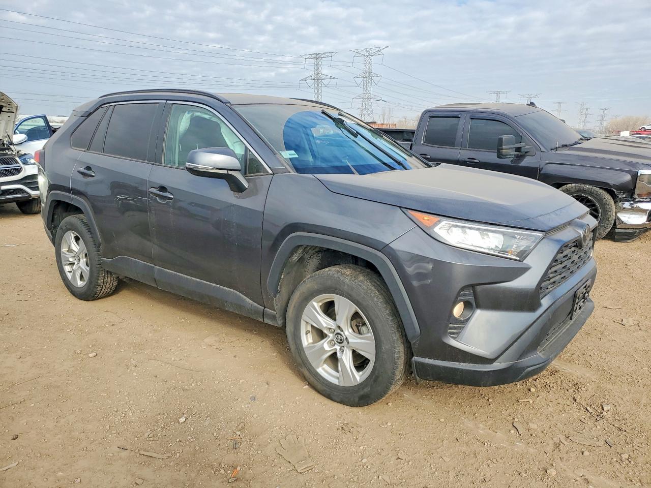2021 TOYOTA RAV4 XLE photo 4