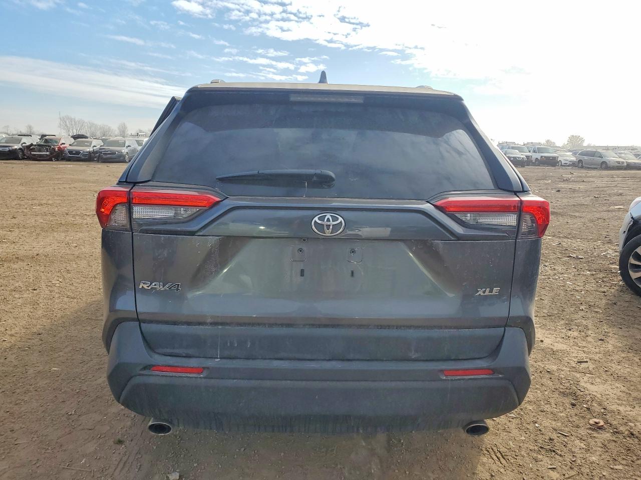 2021 TOYOTA RAV4 XLE photo 6