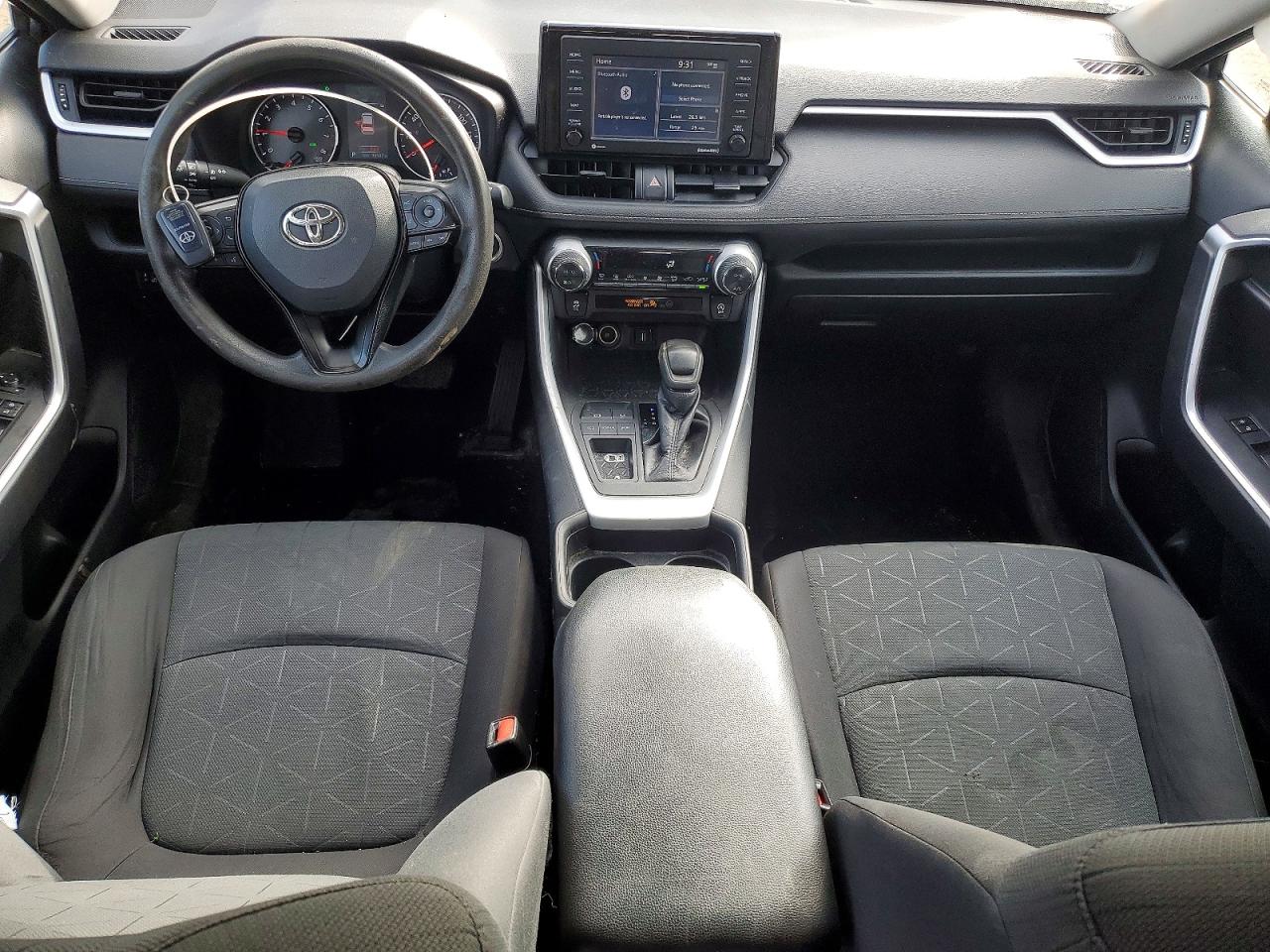2021 TOYOTA RAV4 XLE photo 8