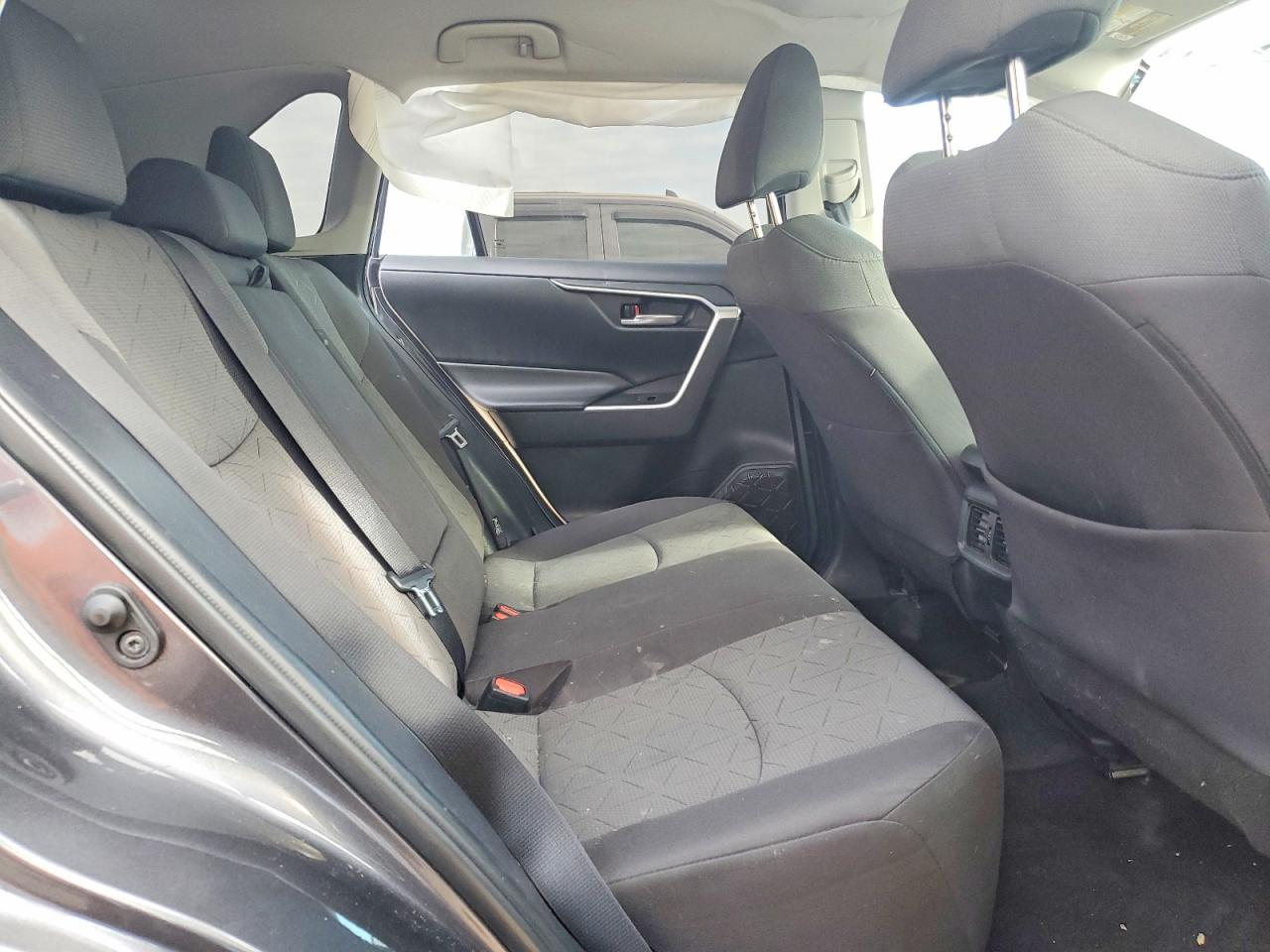 2021 TOYOTA RAV4 XLE photo 10