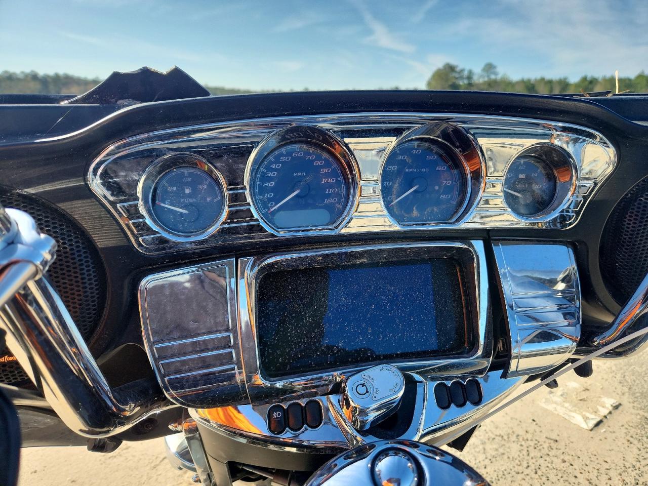 2020 HARLEY-DAVIDSON FLHTCUTG photo 19