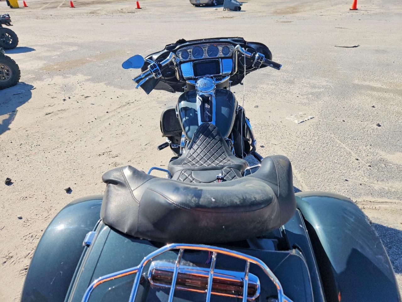 2020 HARLEY-DAVIDSON FLHTCUTG photo 16