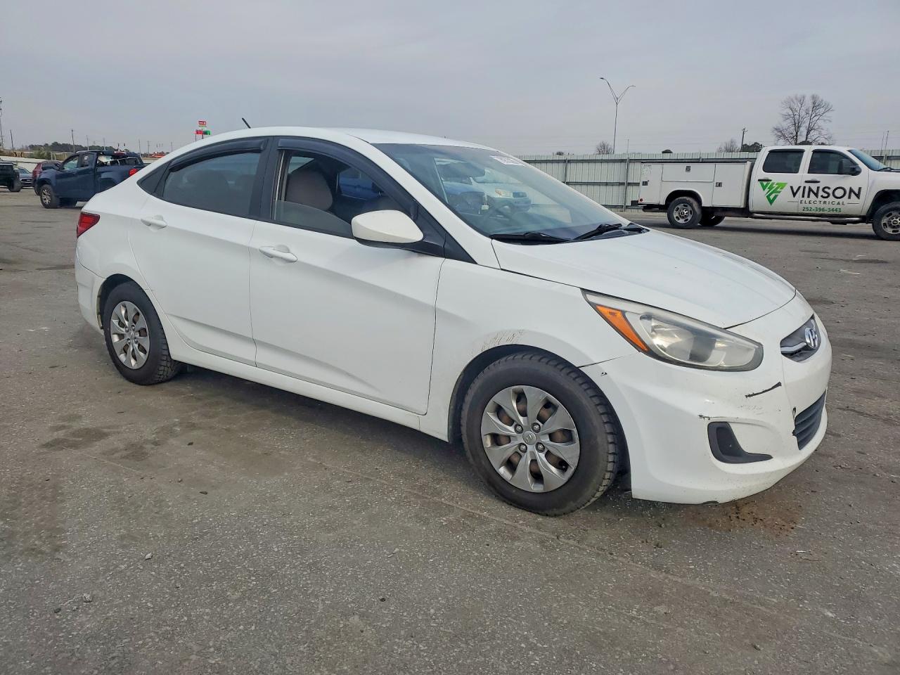 2017 HYUNDAI ACCENT SE photo 4