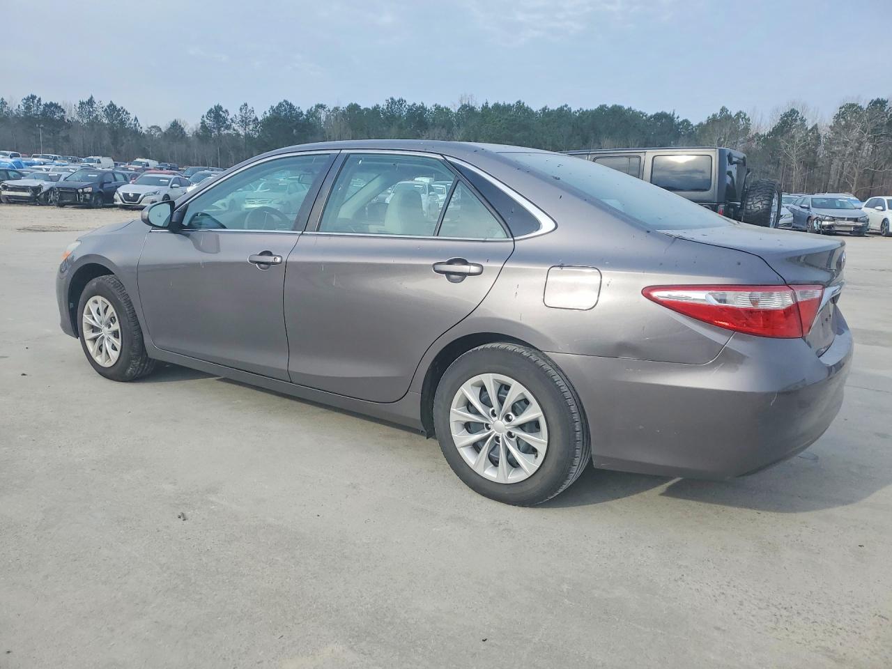 2017 TOYOTA CAMRY LE photo 2