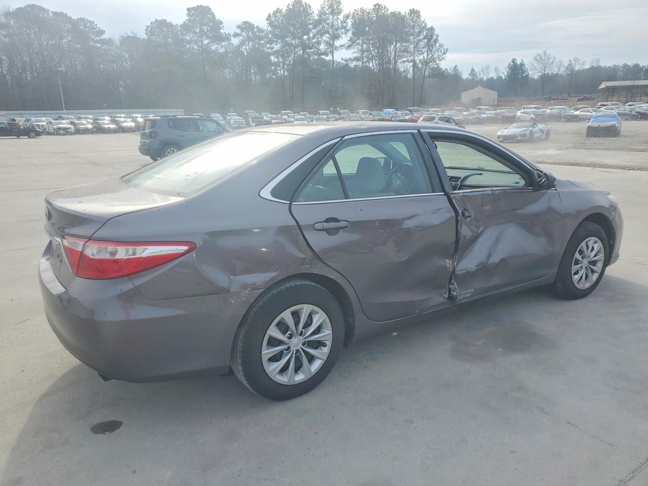 2017 TOYOTA CAMRY LE photo 3