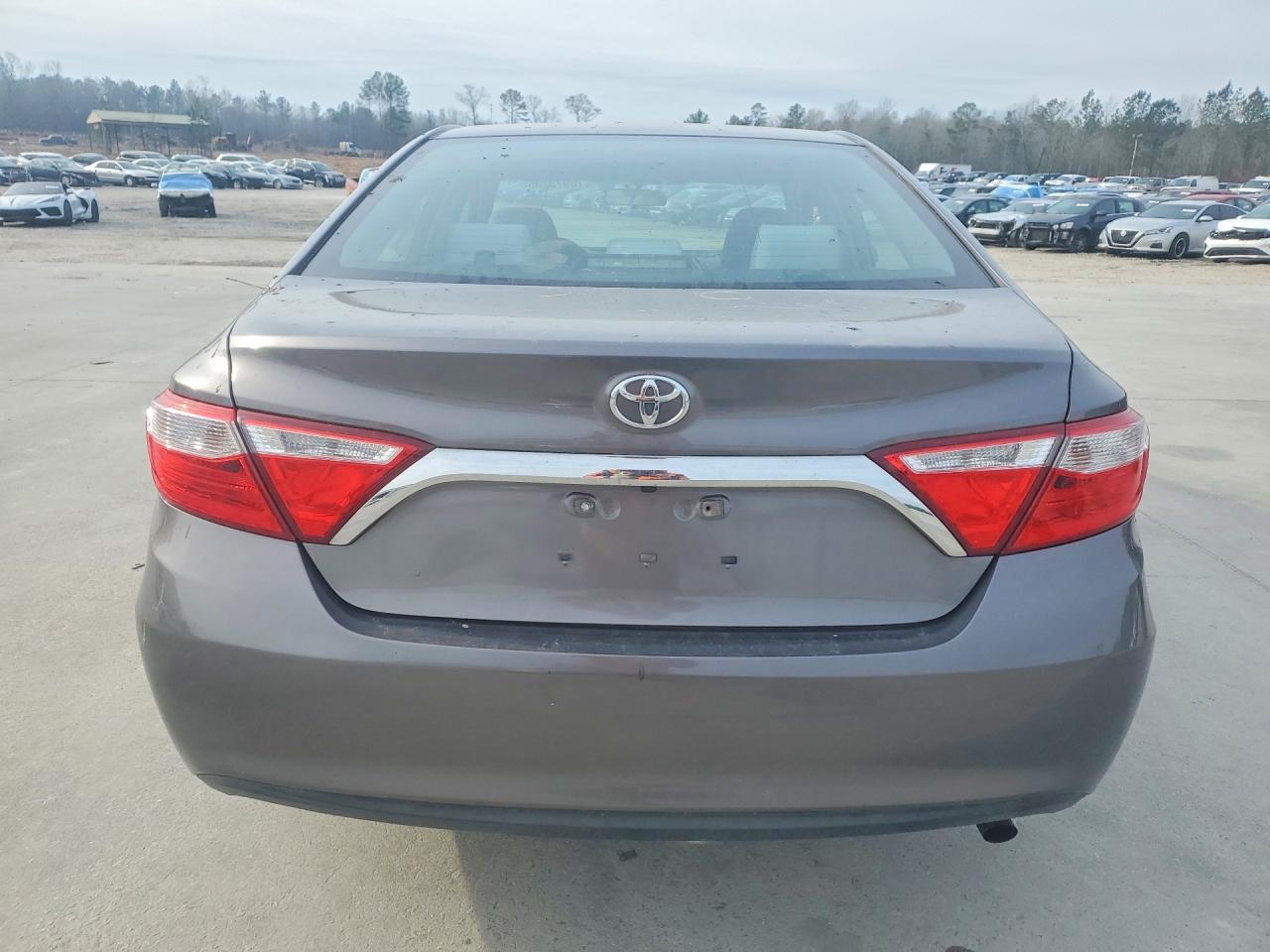 2017 TOYOTA CAMRY LE photo 6