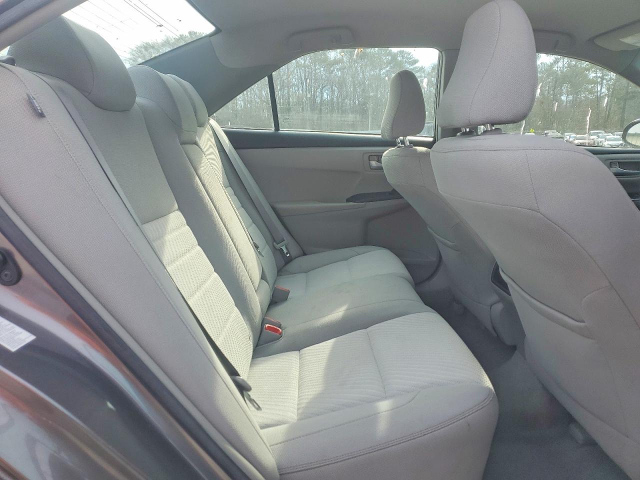 2017 TOYOTA CAMRY LE photo 10