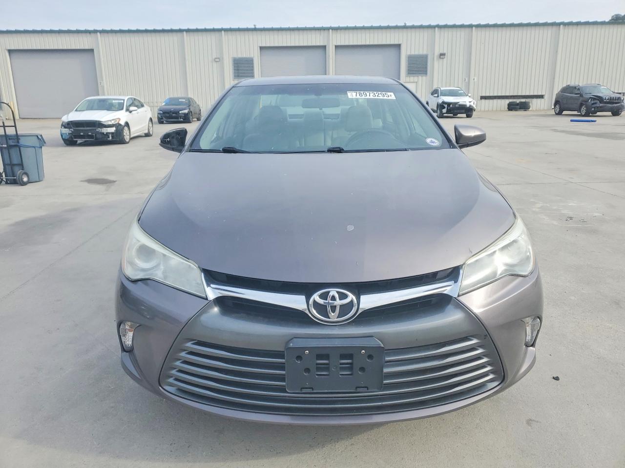 2017 TOYOTA CAMRY LE photo 5