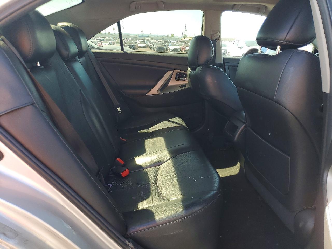 2011 TOYOTA CAMRY SE photo 19