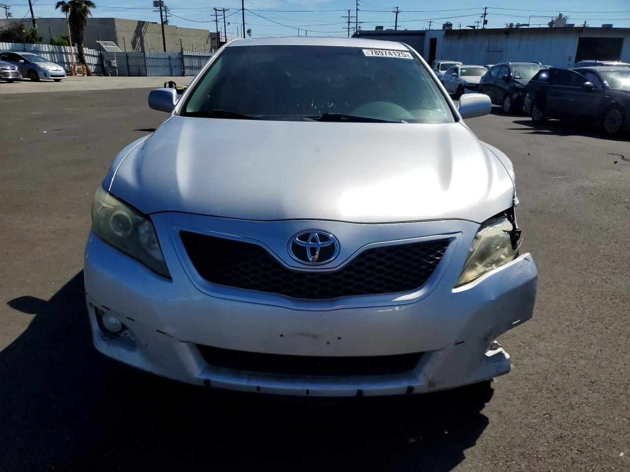 2011 TOYOTA CAMRY SE photo 9