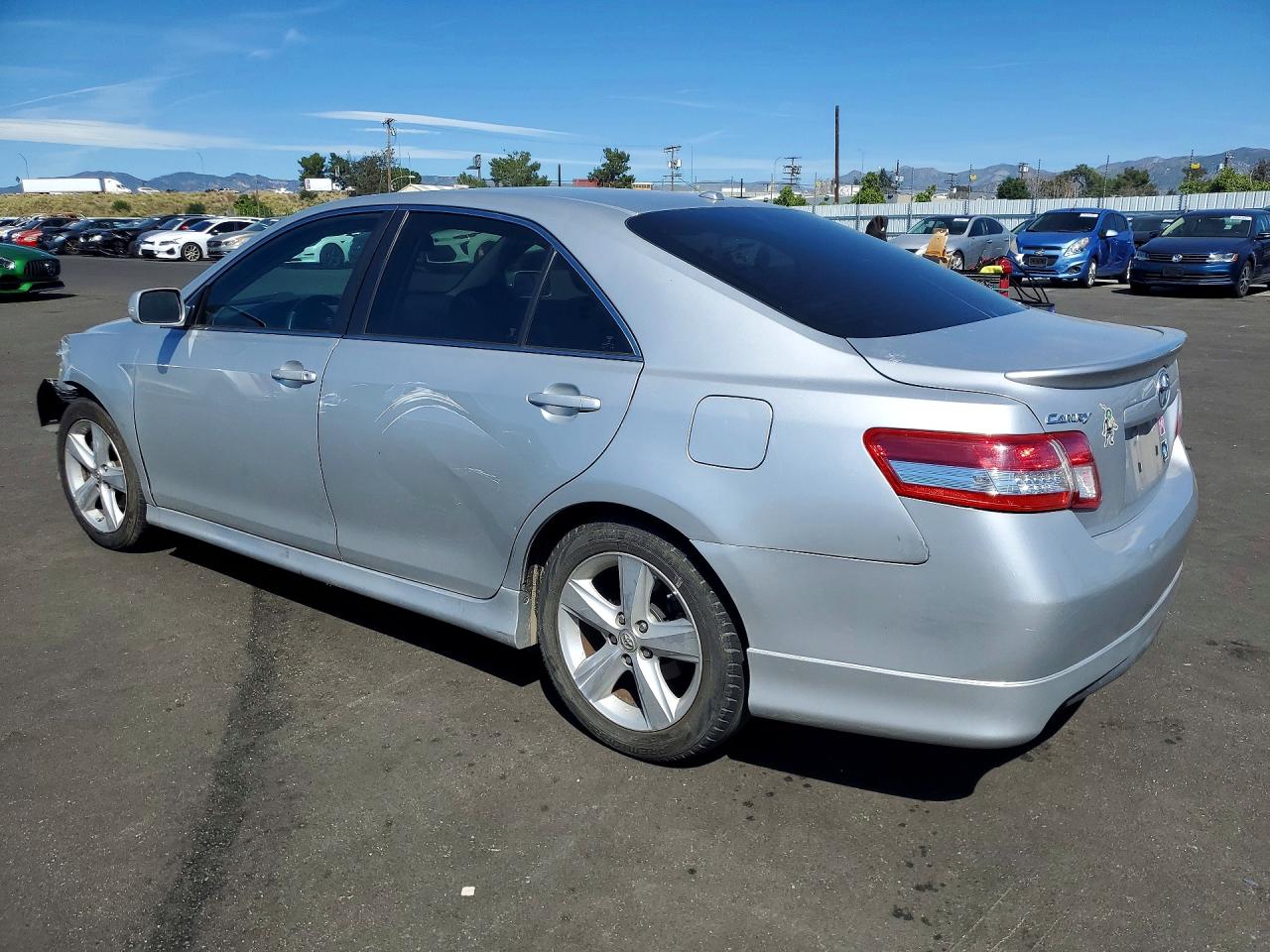 2011 TOYOTA CAMRY SE photo 3