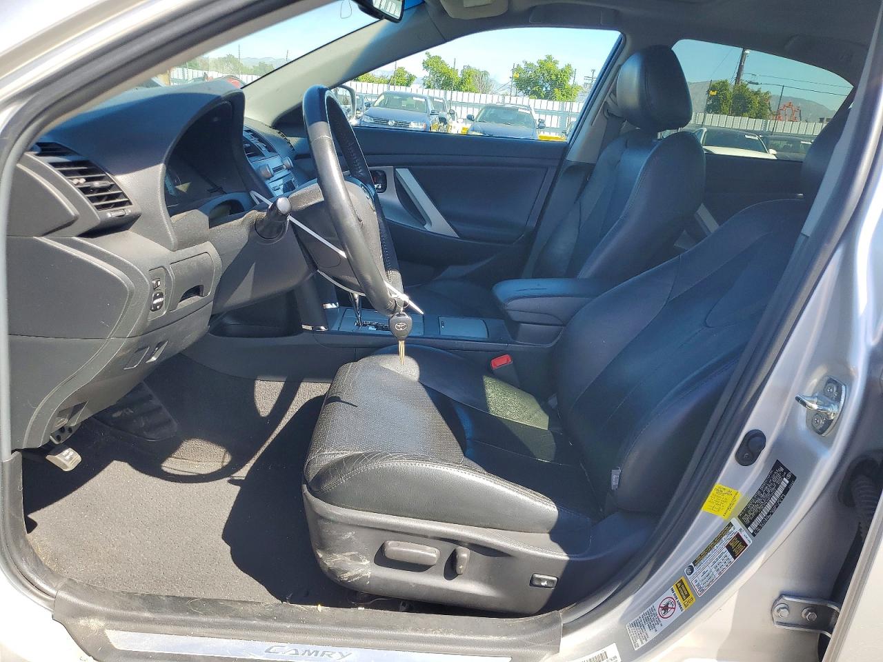 2011 TOYOTA CAMRY SE photo 13