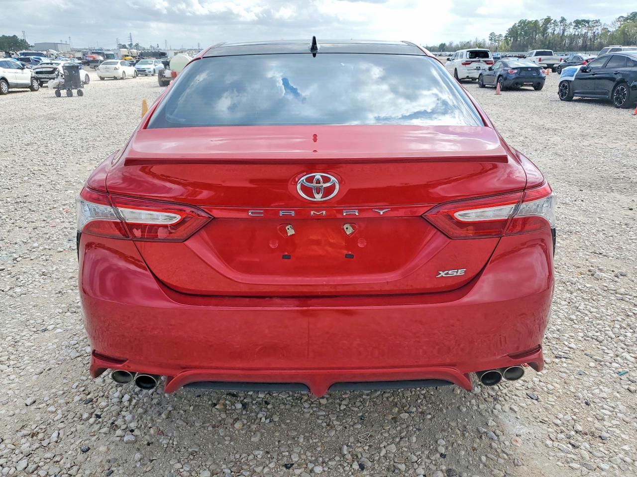 2019 TOYOTA CAMRY XSE photo 16