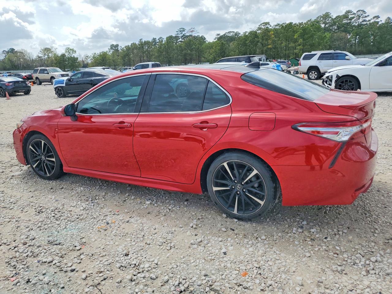 2019 TOYOTA CAMRY XSE photo 4