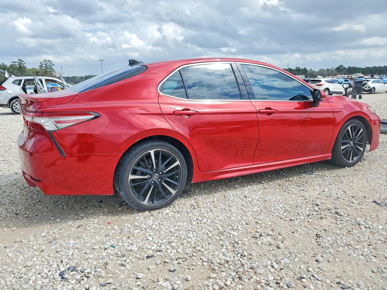 2019 TOYOTA CAMRY XSE photo 7