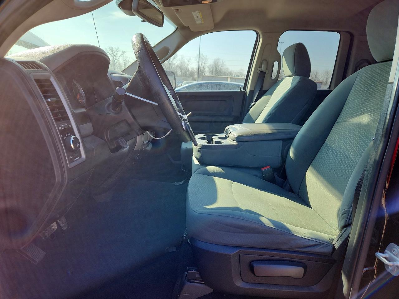 2014 RAM 1500 ST photo 7