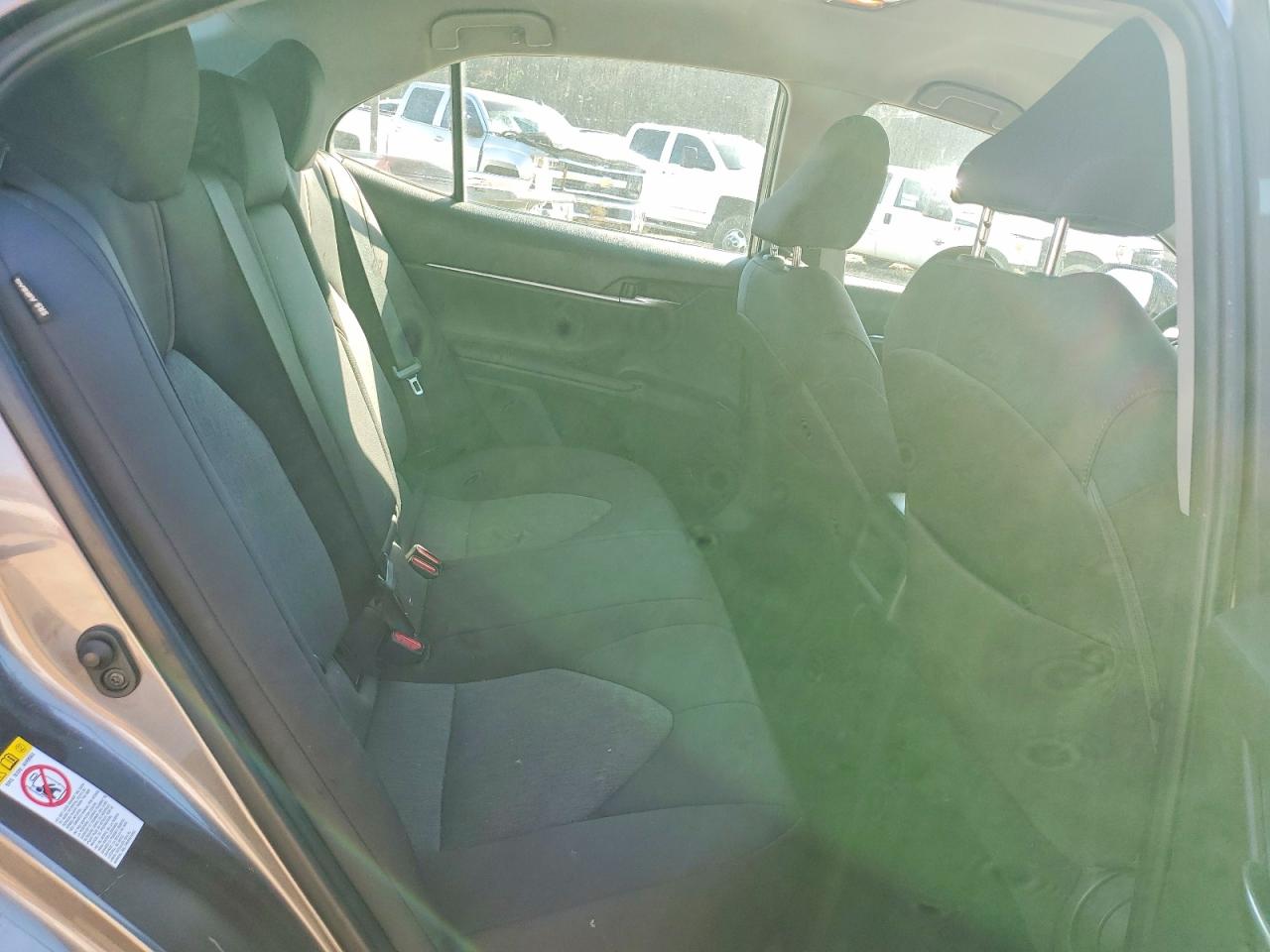 2019 TOYOTA CAMRY LE photo 10