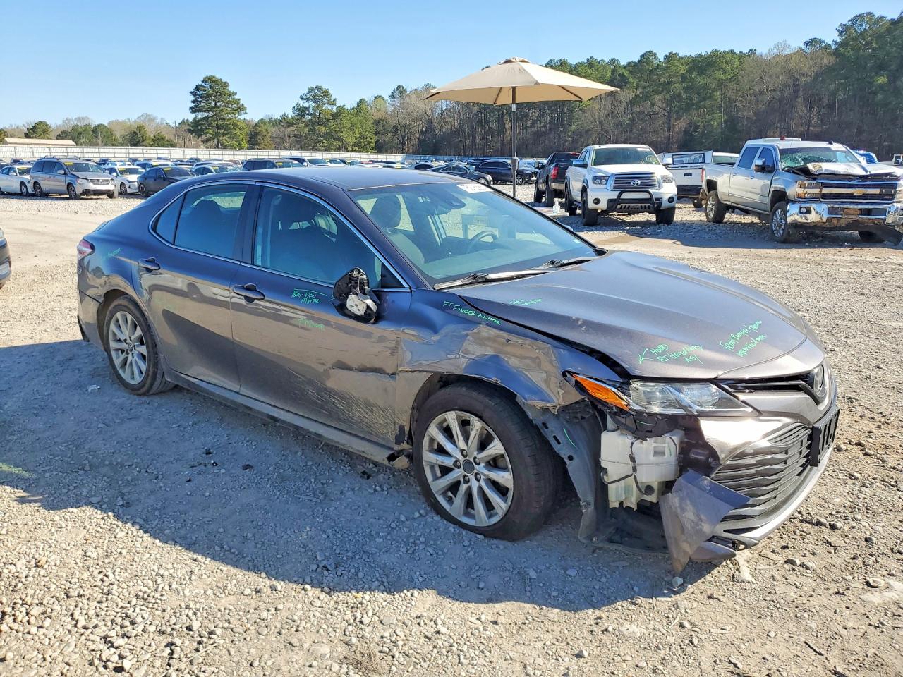 2019 TOYOTA CAMRY LE photo 4