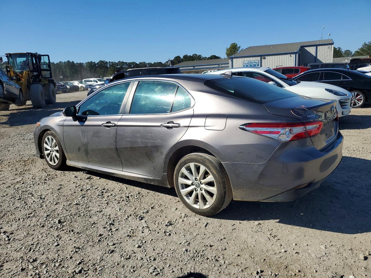 2019 TOYOTA CAMRY LE photo 2
