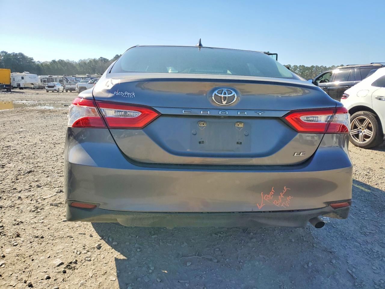 2019 TOYOTA CAMRY LE photo 6