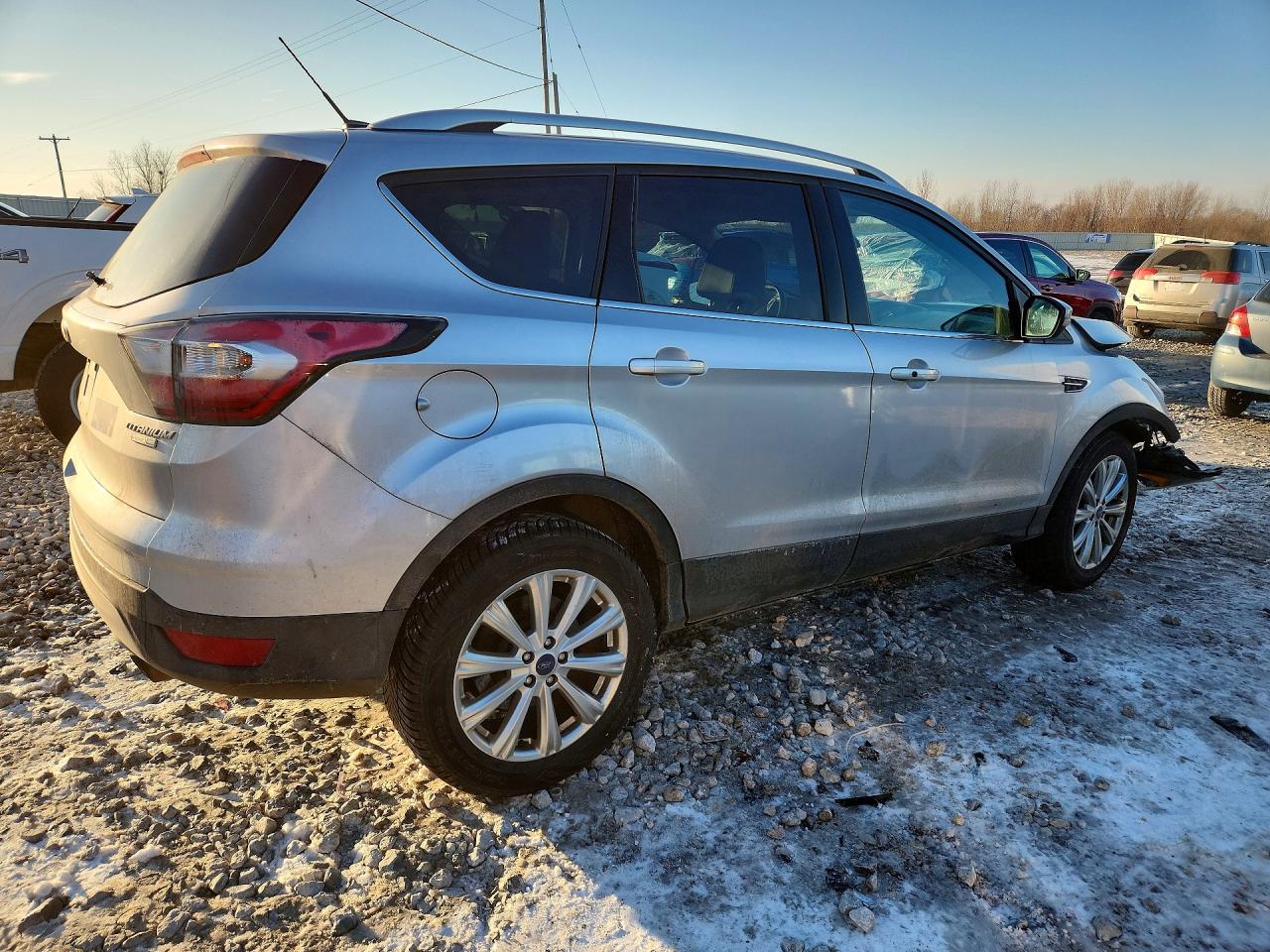 2017 FORD ESCAPE TITANIUM photo 3