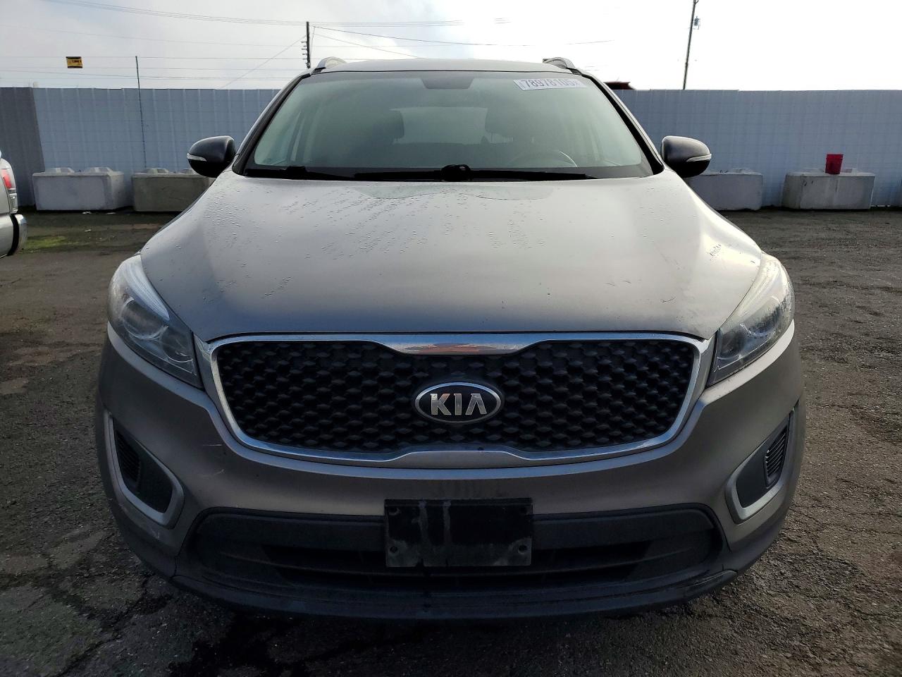 2016 KIA SORENTO LX photo 5