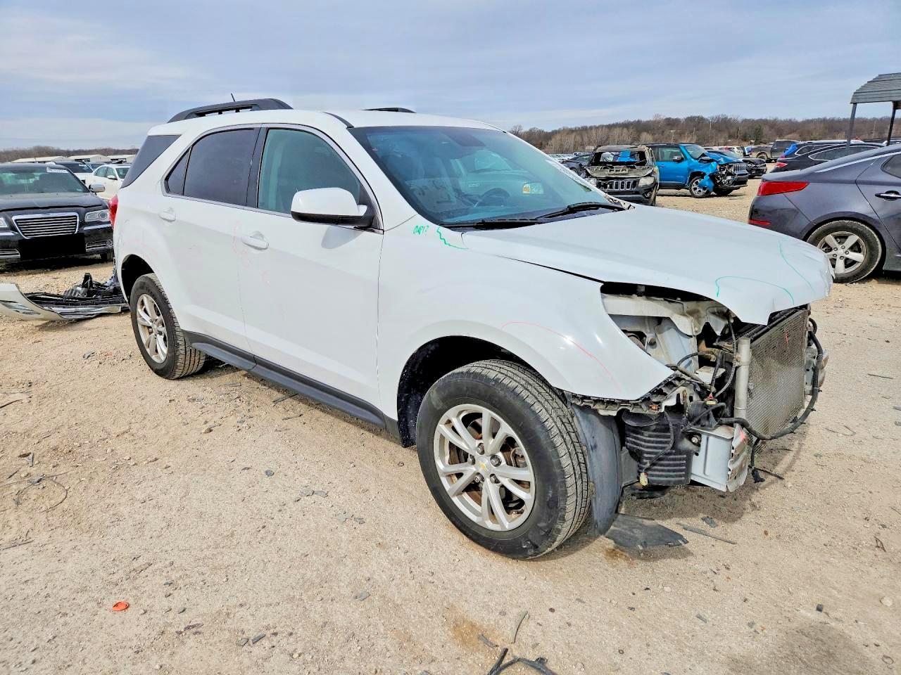 2017 CHEVROLET EQUINOX LT photo 4