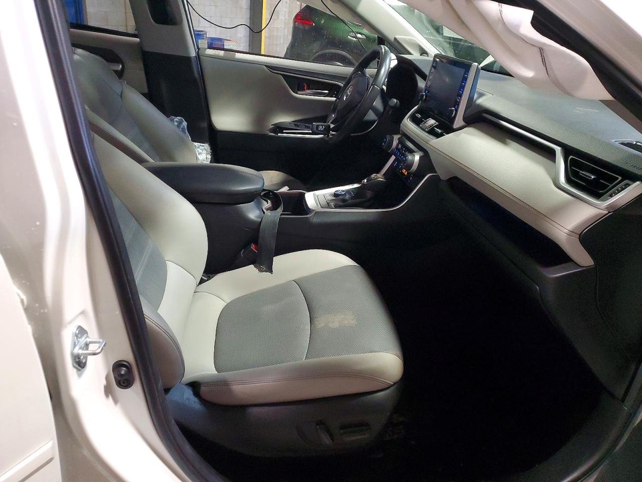 2022 TOYOTA RAV4 LIMITED photo 7