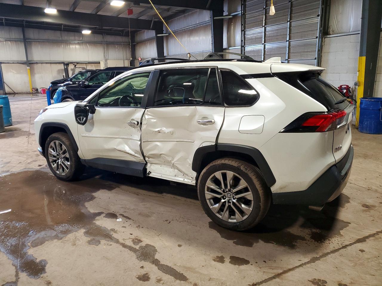 2022 TOYOTA RAV4 LIMITED photo 2