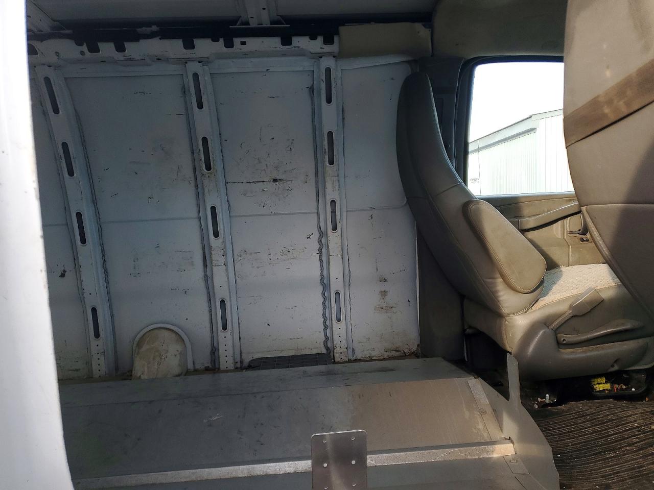 2016 GMC SAVANA G2500 photo 21